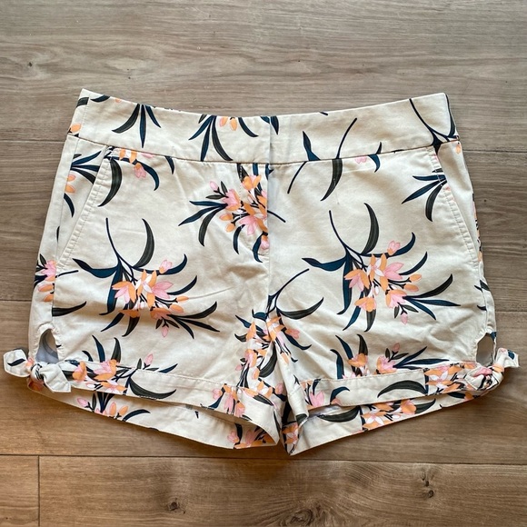 LOFT Pants - NWT LOFT Floral Shorts